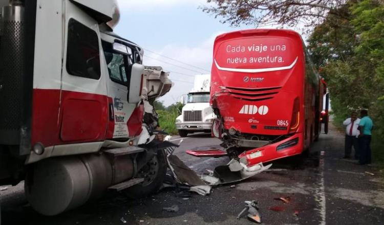 Chocan Ado Y Tr Iler En La Villahermosa Frontera