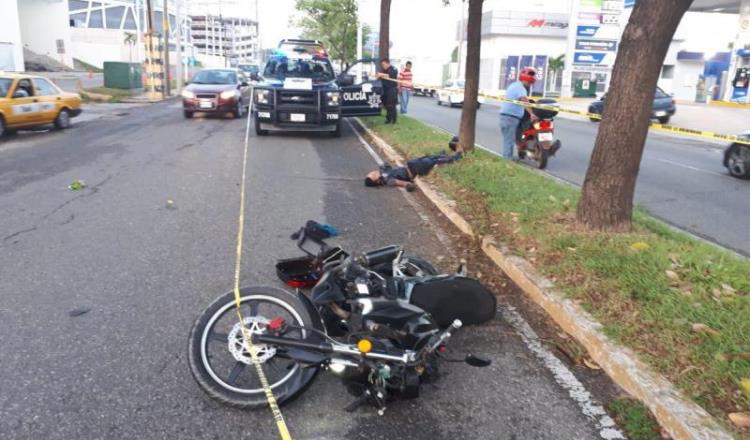 Muere motociclista tras ser atropellado en Periférico