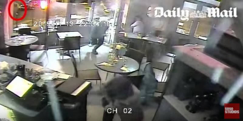 Captan cámaras de seguridad el ataque terrorista a restaurante en París