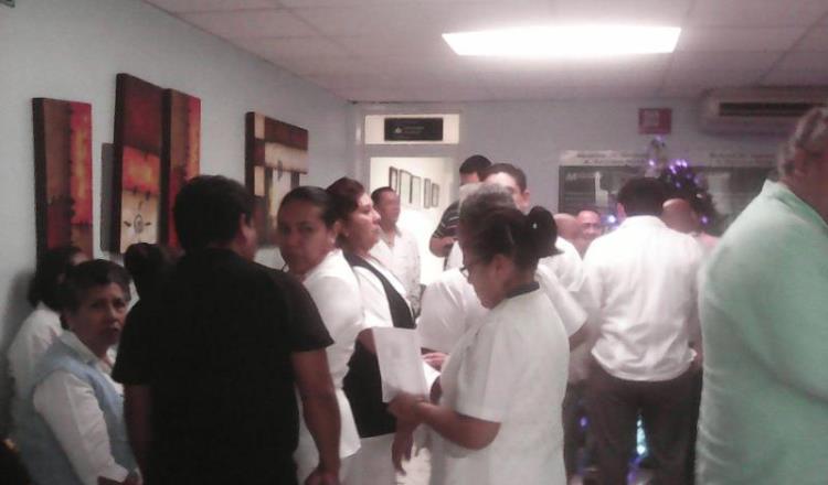 Médicos del Hospital Dr. Rovirosa acusan despidos injustificados