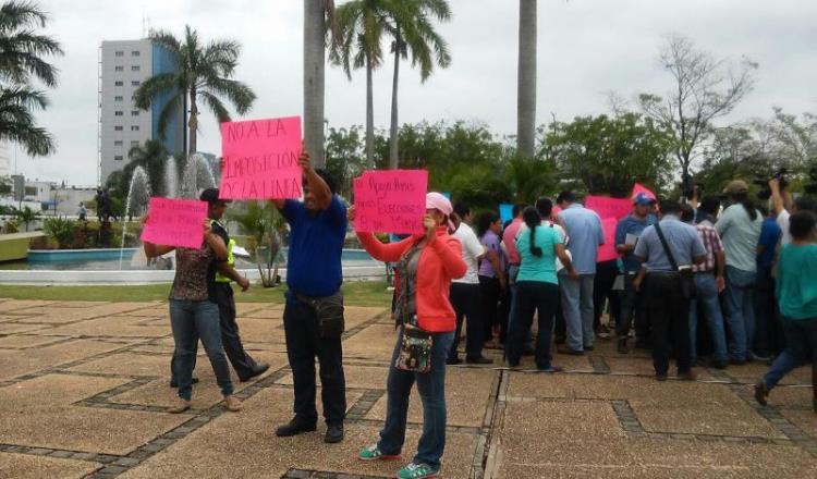 Pobladores de Ocuiltzapotlán protestan en evento oficial