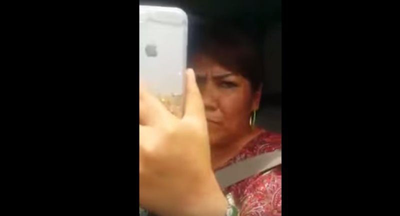Detienen a señora por pasarse el alto en Oaxaca; dice que acusará a agentes de violarla