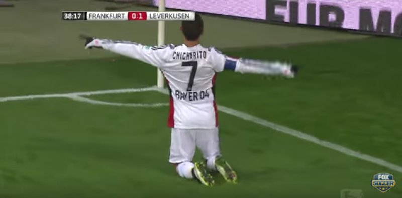Chicharito marcó doblete en triunfo del Bayer Leverkusen sobre Frankfurt