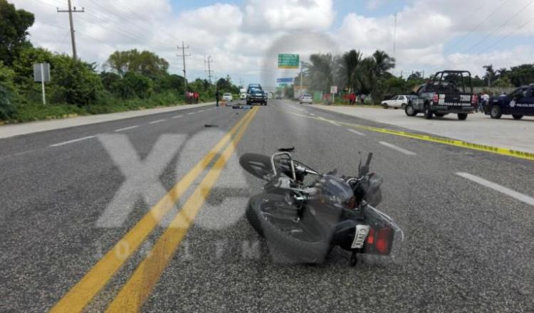 Un muerto y un lesionado deja choque entre un auto y una moto en la Villahermosa-Frontera