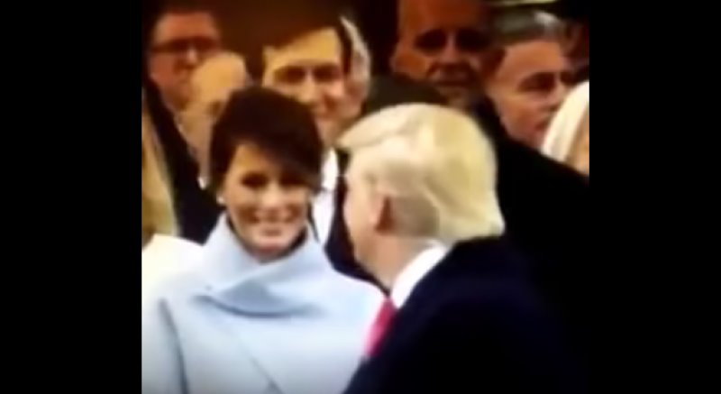 Esposa de Trump, Melania, cambia la expresión de su rostro