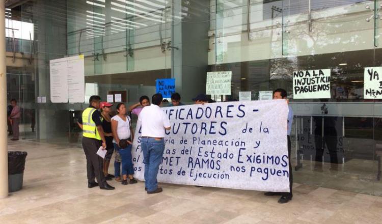 Trabajadores de Base 4 protestan contra Finanzas… por falta de pago