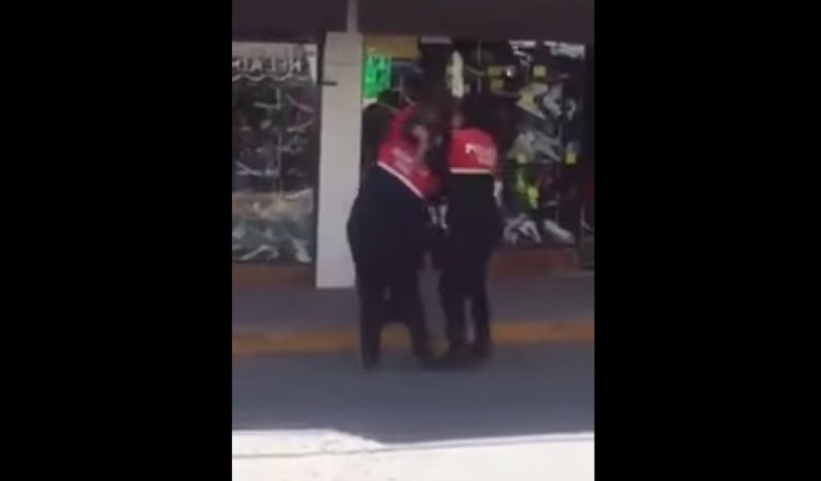 Mujeres policías viales de Edomex pelean en plena calle