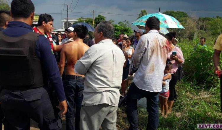 Deja 11 heridos volcadura de una camioneta en Huimanguillo