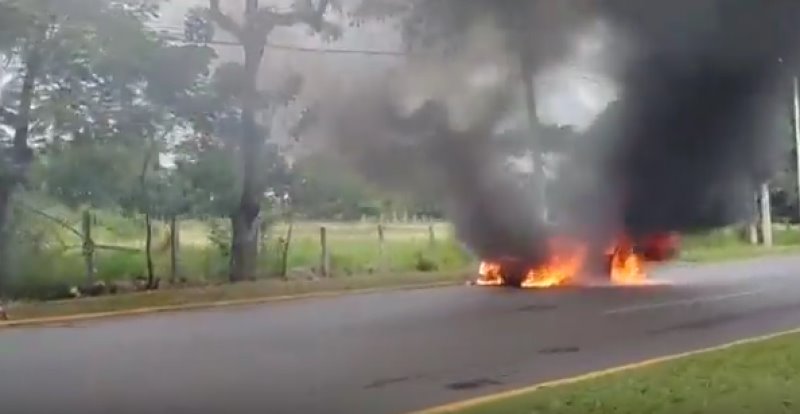 Se incendia taxi en Paseo Usumacinta
