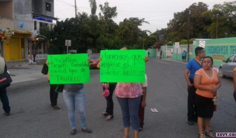 Una hora duraron bloqueadas calles de Punta Brava, por problema escolar