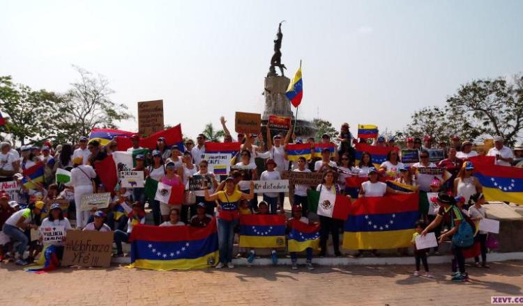 Venezolanos protestan en Villahermosa… contra ‘narco-dictadura’ de Nicolás Maduro