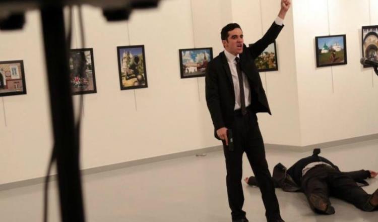 Asesinan al embajador ruso en Turquía en una exposición de pinturas
