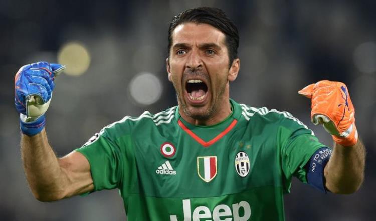 Tres futbolistas italianos anuncian su retiro de la selección