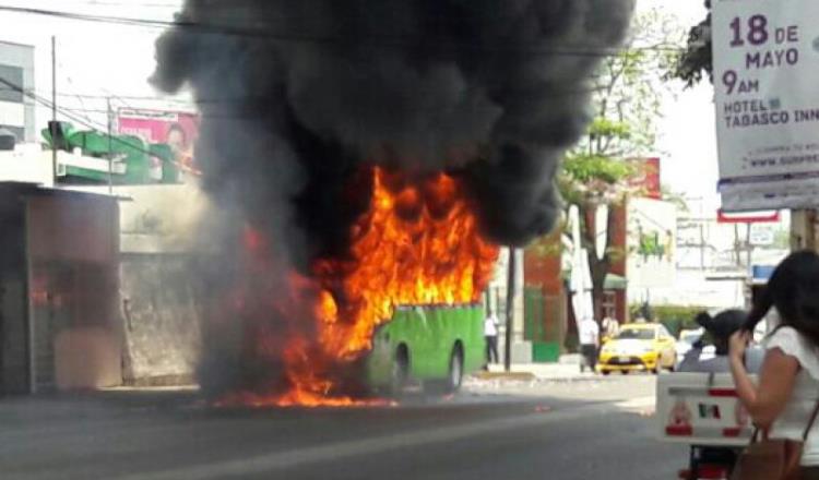 Se quema otro Transbús, ahora dando servicio en Villahermosa