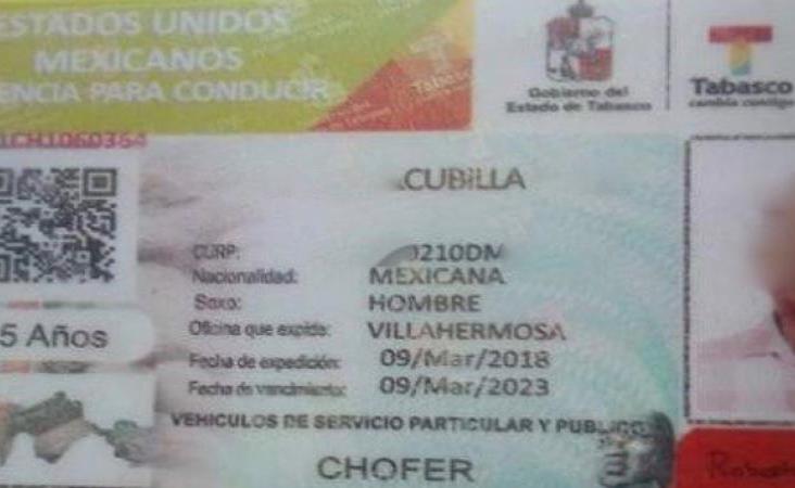 Ofertan licencias de conducir, placas y tarjetas de