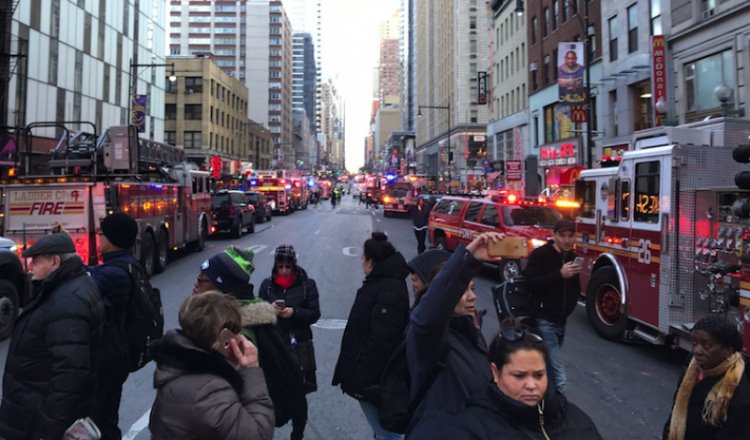 Explosión en metro de NY deja al menos cuatro personas heridas