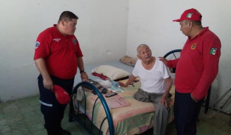Recomienda IPC a persona de la tercera edad evacuar su vivienda en el Centro de Villahermosa