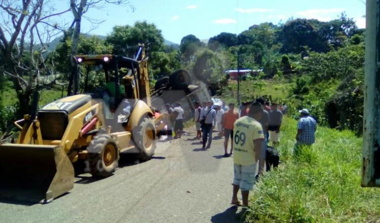 Vuelca recolector de basura en Teapa; hay 3 muertos