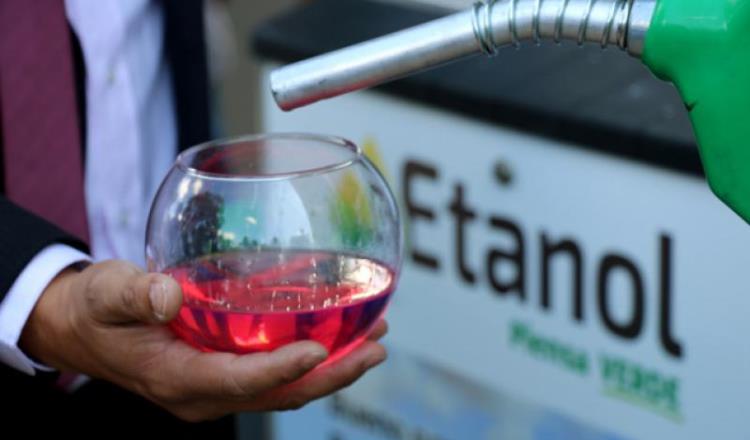 Mezclar etanol en gasolinas reduce precios, aseguran