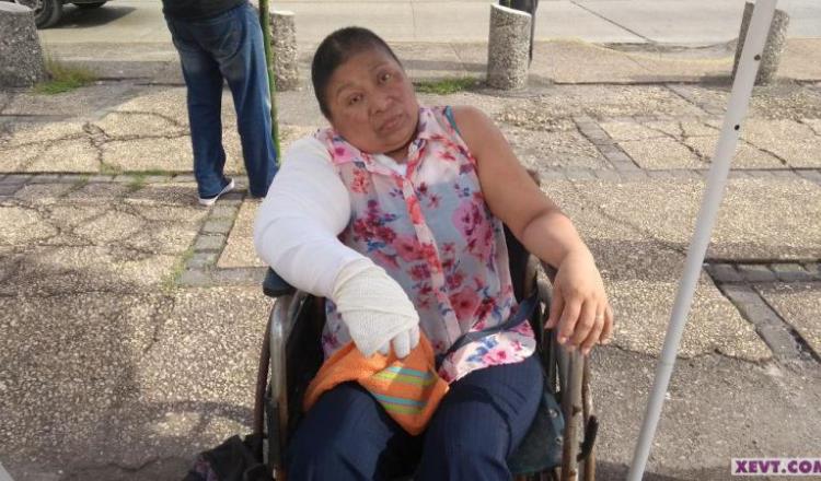 Protesta mujer enferma de cáncer… quiere que le ‘regresen’ un local en el mercado Pino Suárez