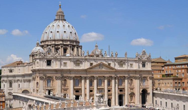 Vaticano analiza excomunión de funcionarios corruptos
