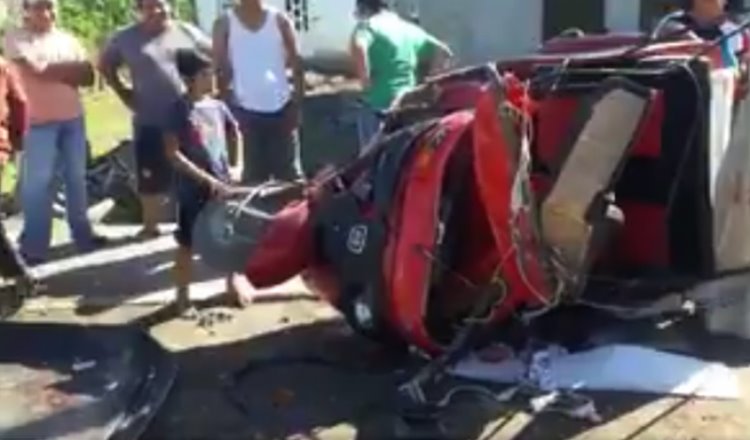 Embisten combis a pochimóvil en Nacajuca; reportan 2 heridos