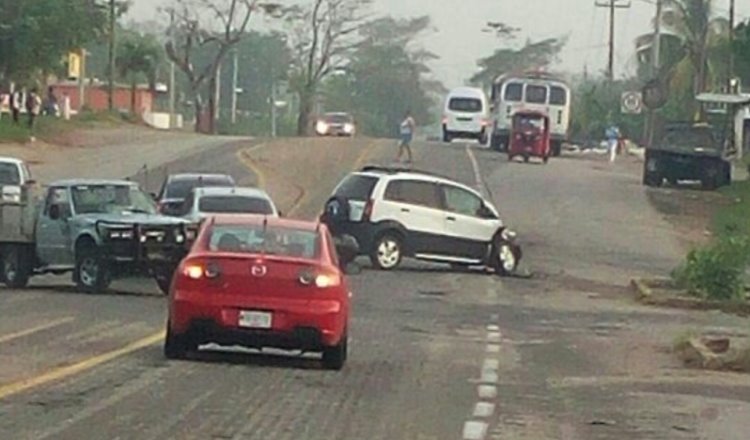 Exceso de velocidad genera choque en carretera Villahermosa-Teapa