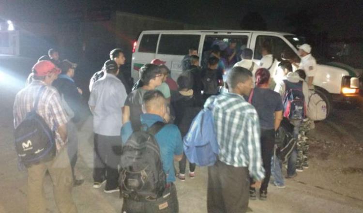 Aseguran a 33 migrantes en Anacleto Canabal