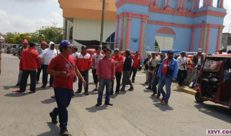 Amagan pochimovilistas de Ocuiltzapotlán y Macultepec con bloquear la Villahermosa-Frontera por el pirataje