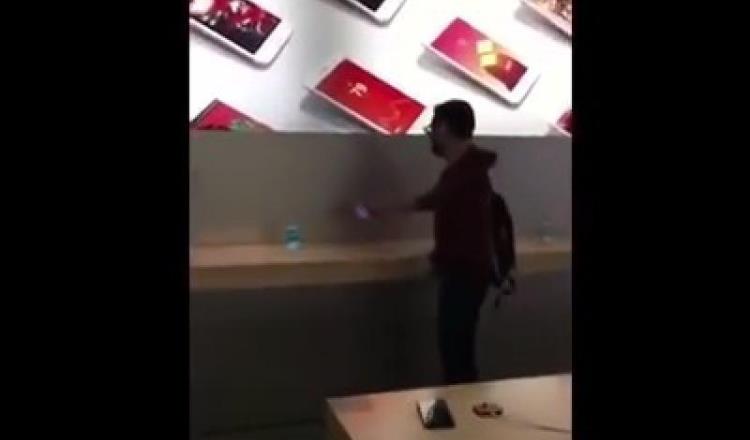 Sujeto destruye celulares en una tienda de Apple en Francia 