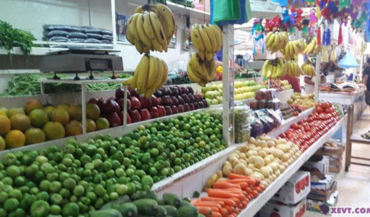 Incrementan precios de frutas y verduras en el Pino Suárez por el cierre de la Central de Abasto