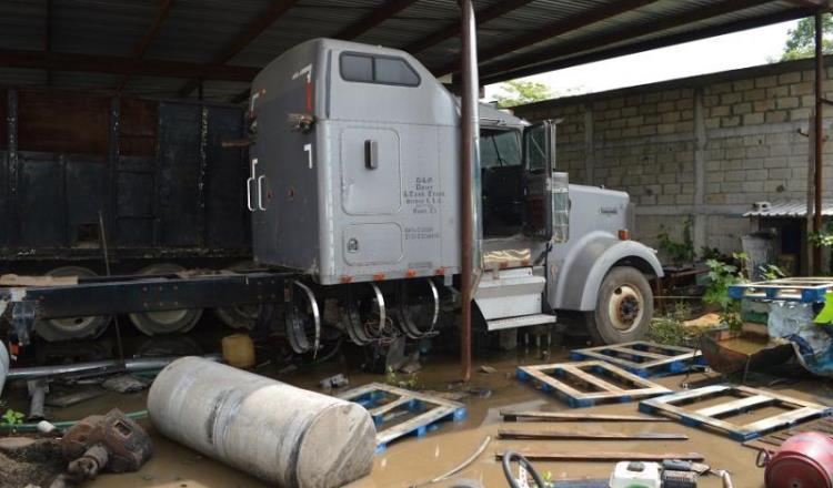 Desmantela FGE red de robo de mercancía y vehículos pesados en Huimanguillo