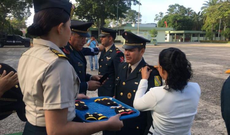 Ascienden y condecoran a militares de carrera… en Tabasco