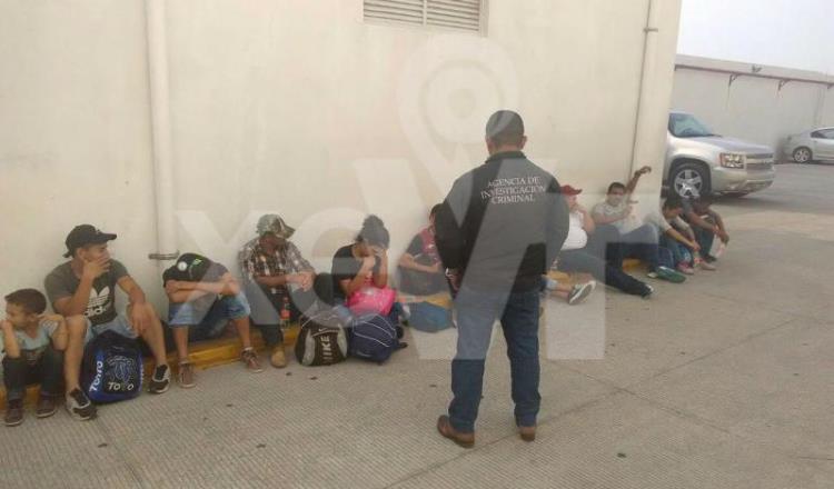 Rescatan a 17 migrantes en dos operativos en Villahermosa y Tenosique