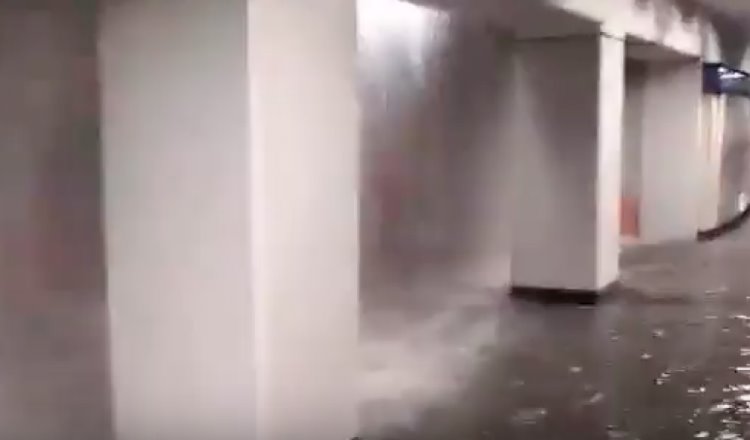 Se inunda estación del Metro Panteones por lluvia intensa