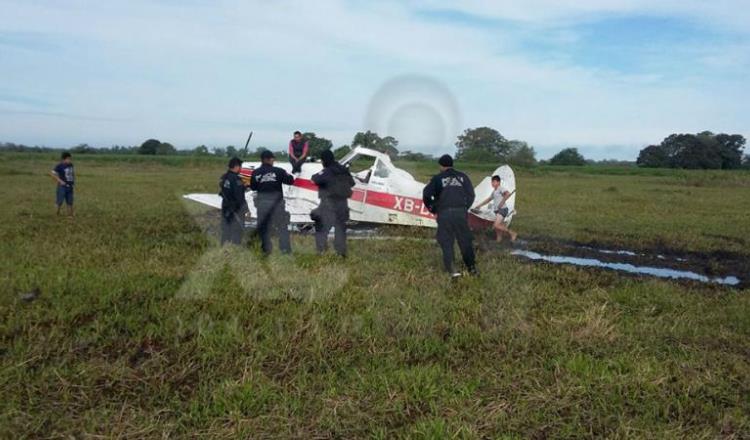 Avioneta, aterriza de emergencia sobre un rancho en Teapa