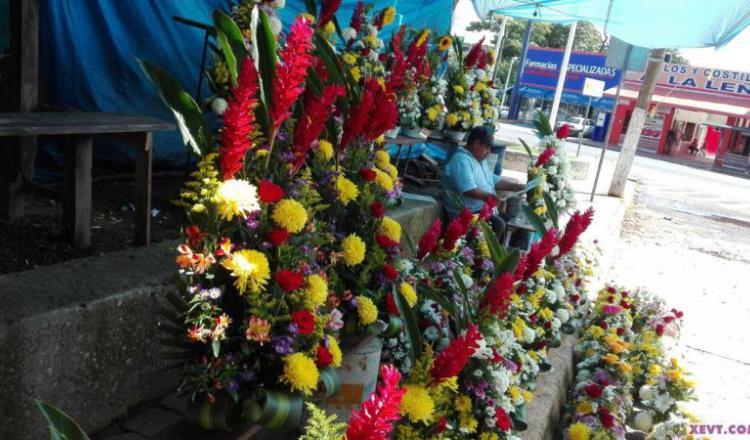 Comerciantes del mercado de Las Flores piden al Ayuntamiento no autorizar ambulantaje en Día de Muertos