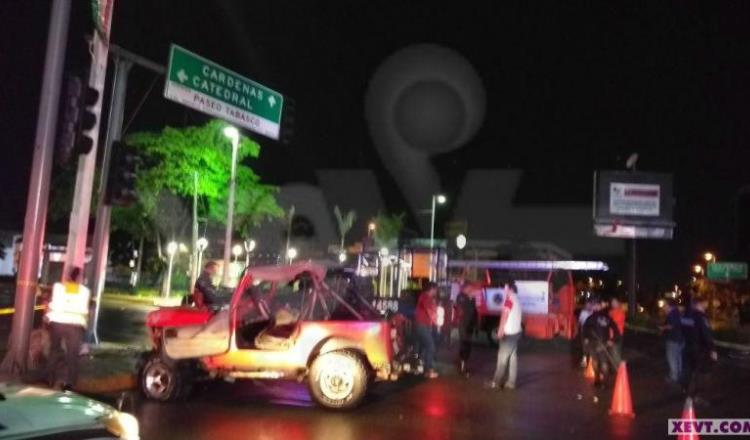 Un herido y daños materiales deja choque en Ruiz Cortines y Paseo Tabasco