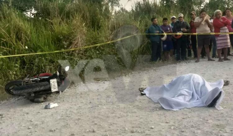 Muere motociclista tras derrapar su unidad en la ranchería Aztlán