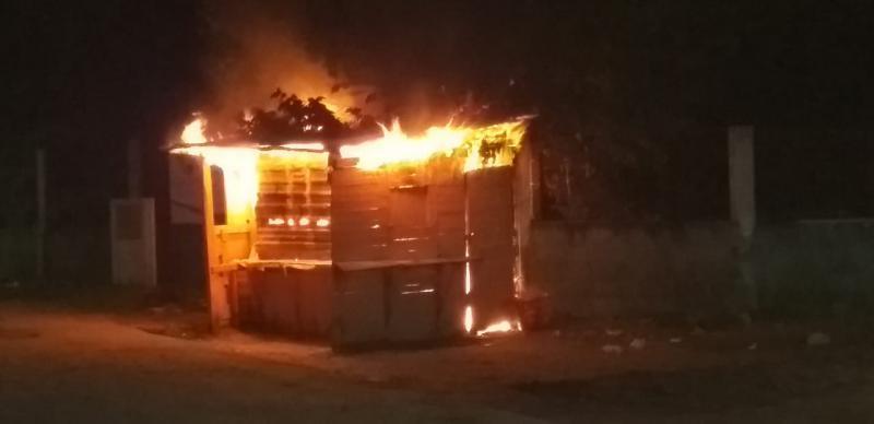 Se incendia puesto de tacos en ranchería Lázaro Cárdenas