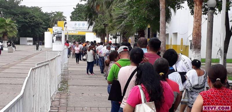 Cientos de Tabasqueños acuden a firmar convenio Adiós a tu deuda pese a prórroga
