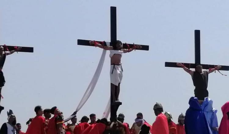 Realizan crucifixiones reales en Filipinas 