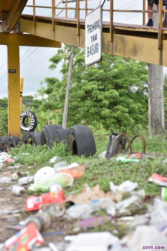 Imagen del Día: Ignoran señalamientos que prohíben tirar basura