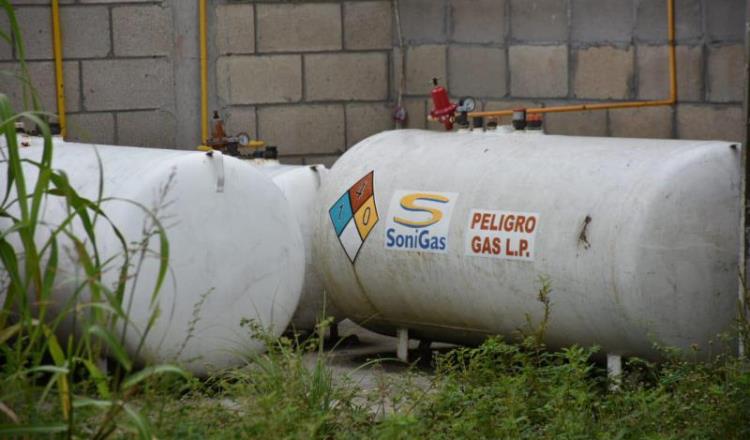 Supervisan tanques de gas en mercado provisional… a un mes de que inicie regreso al Pino Suárez