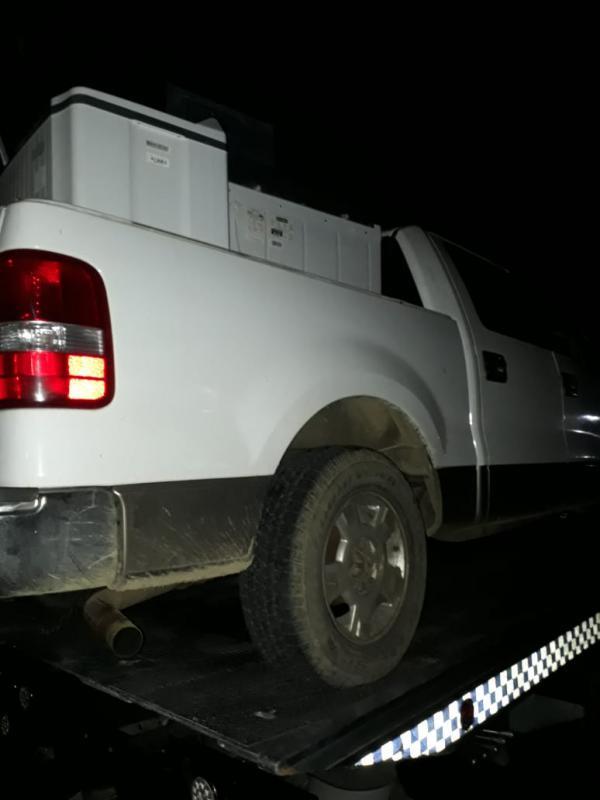 Recuperan camioneta cargada con enseres domésticos robada en Tacotalpa