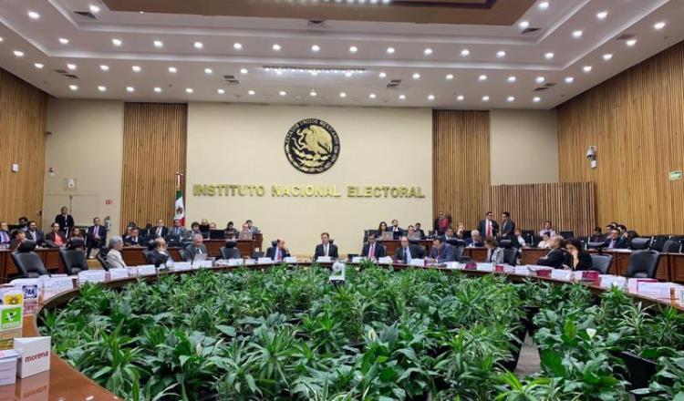 Acusan PAN, PRD y MC a MORENA de querer remover de la presidencia del INE a Lorenzo Córdova