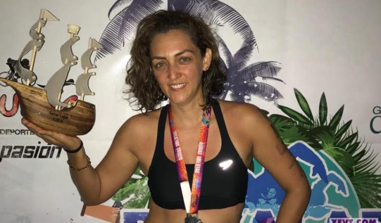 Conquista tabasqueña el bronce en maratón de aguas abiertas en Bacalar