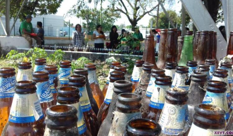 Recogen 700 botellas de cerveza de Parque Recreativo frente a SSPC
