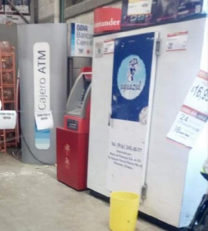 Roban cajeros automáticos de centro comercial en Macuspana 