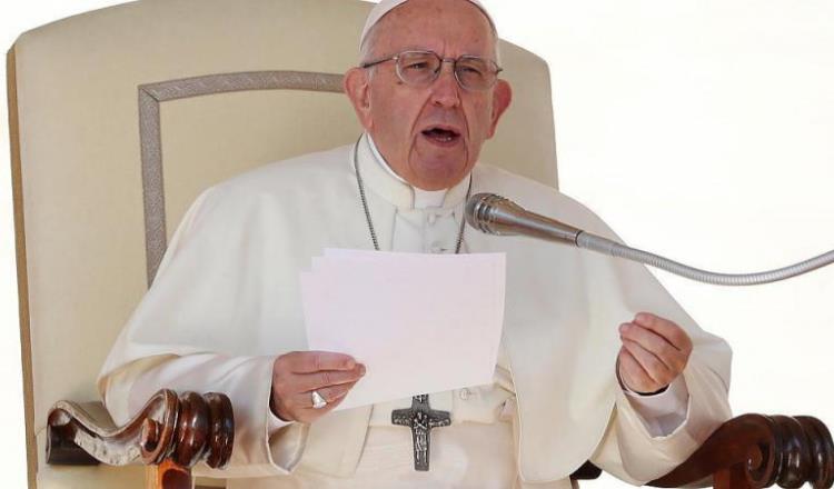 El aborto es como contratar a un sicario para resolver un problema, dice el papa Francisco